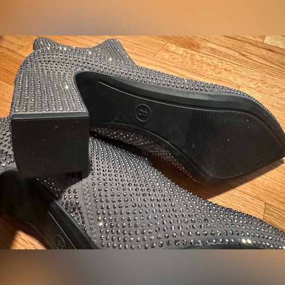 Rhinestone boot. Size 8 - Picture 7 of 7